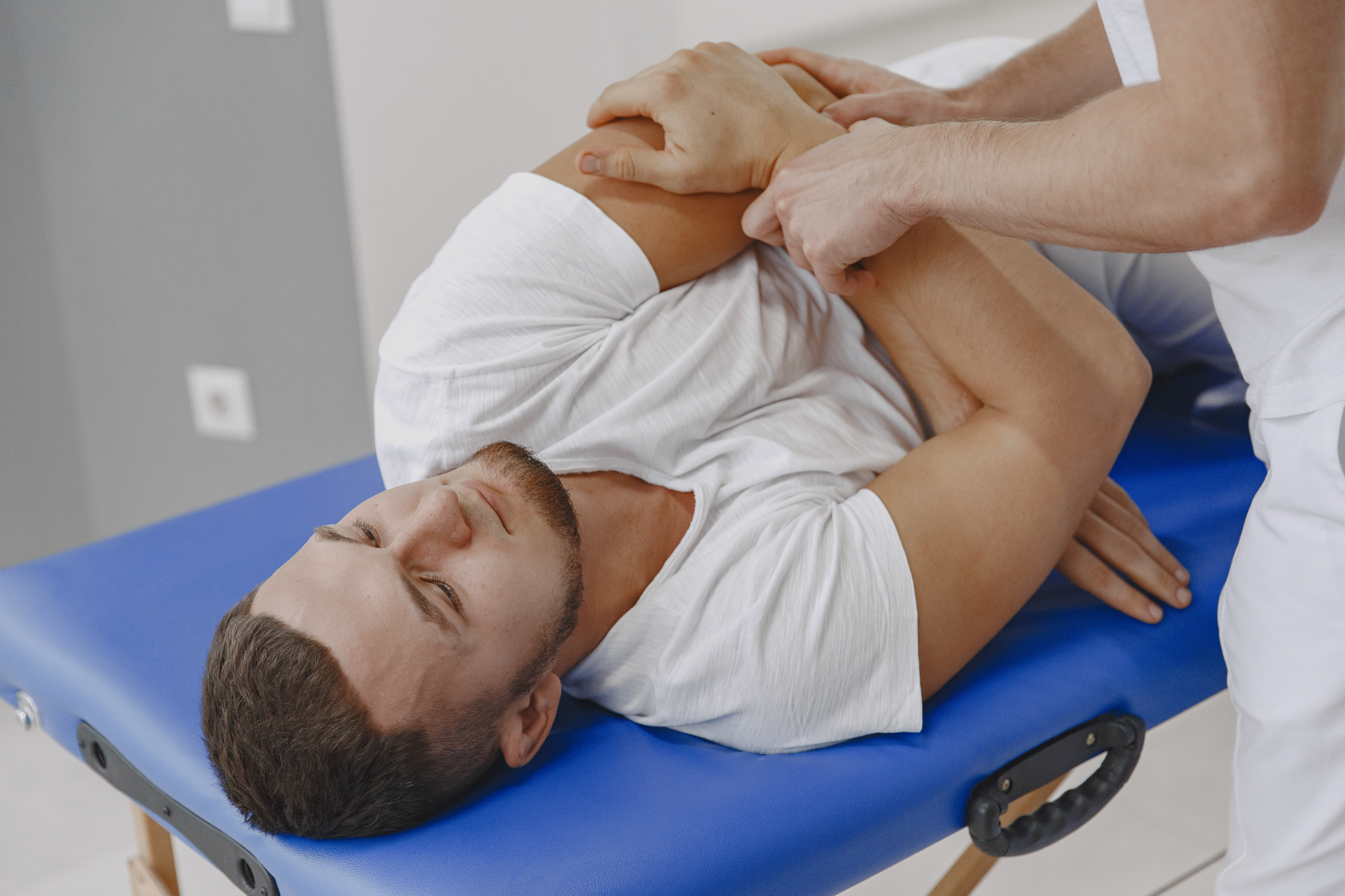 doctor performing Chiropractic Evaluation